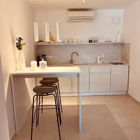 Oleander & Centar Χβαρ