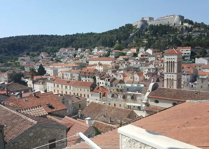 올리앤더 아파트먼트&룸 첸타르 *